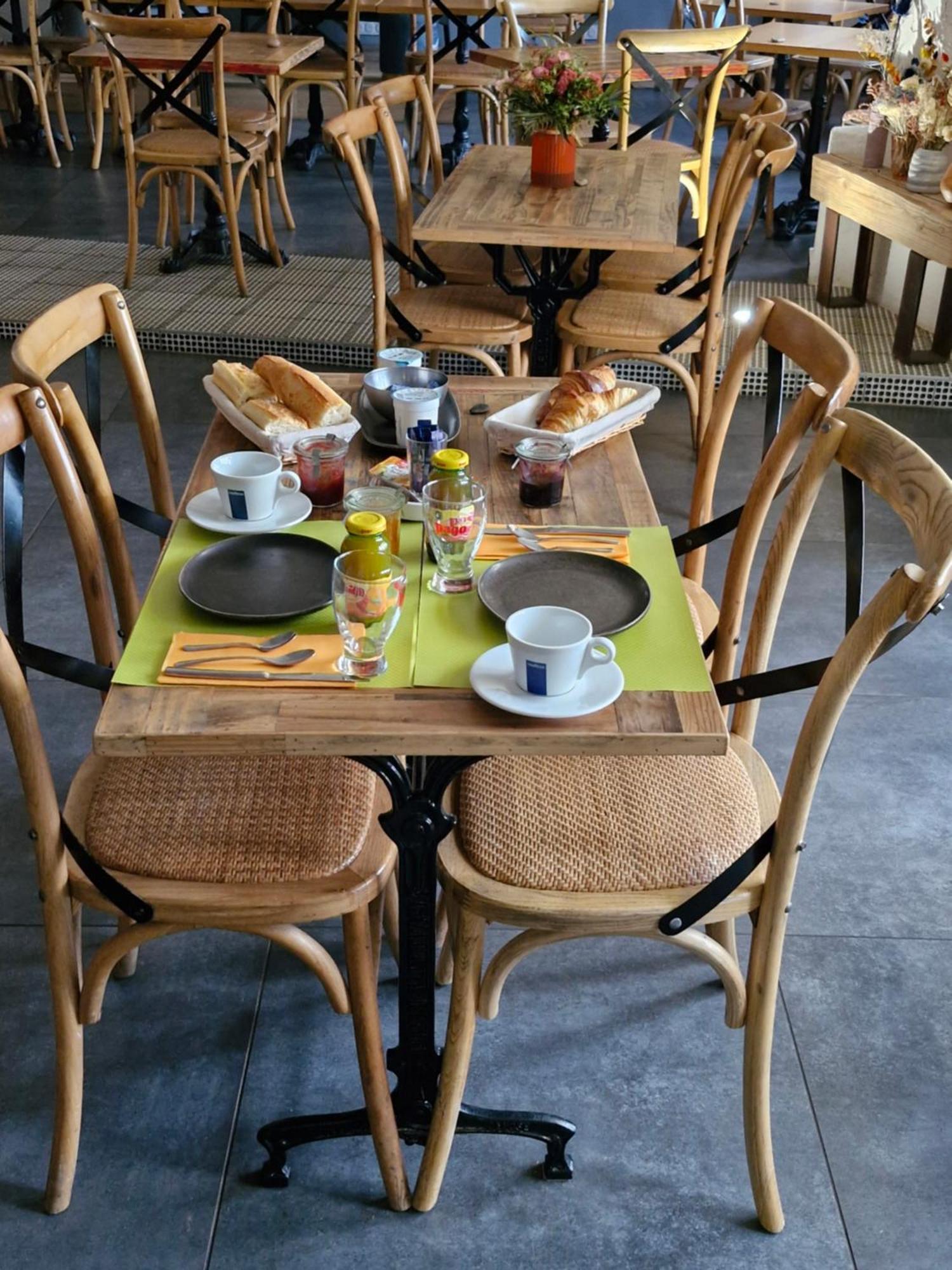Chambres D'Hotes Du Bistrot D'Ici Saint-Saturnin  Exteriér fotografie